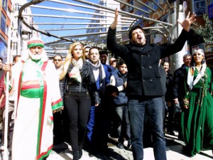 Ekin...'BU ÜLKEDEKİ HERKES ÇİÇEKTİR'