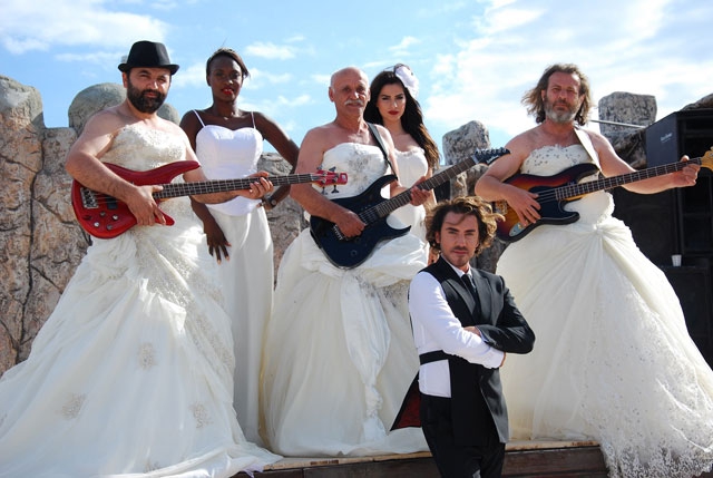 FARUK K'NIN ERKEK GELİNLERİ! 7