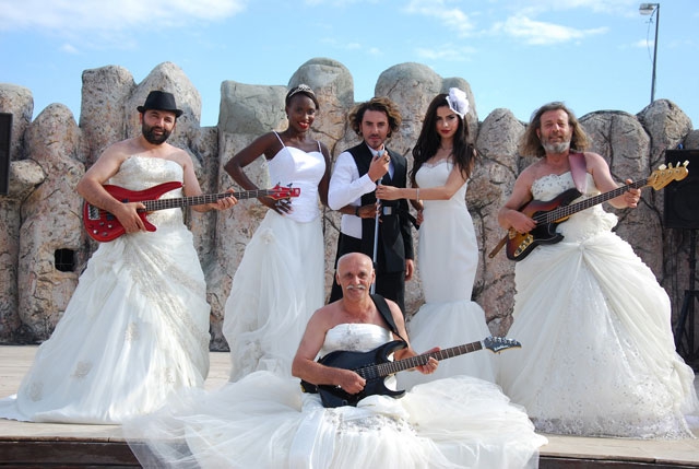 FARUK K'NIN ERKEK GELİNLERİ! 8