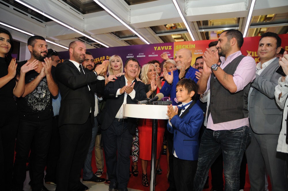 Yıldızlar Da Kayar...BOL KAHKAHALI FİLME BOL YILDIZLI GALA! 1