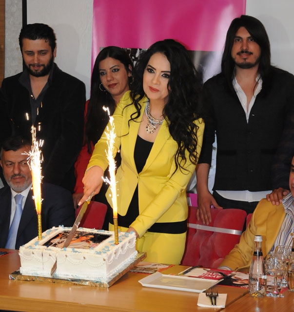 AYSUN KAYA'DAN SENİ SEVMEYEN ÖLSÜN!