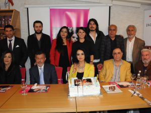 AYSUN KAYA'DAN SENİ SEVMEYEN ÖLSÜN!