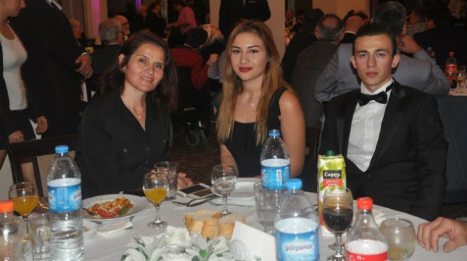 Kocaeli Spastik Çocuklar Derneği.... NUR ERTÜRK VE NURİ ALÇO'YLA COŞTULA 12