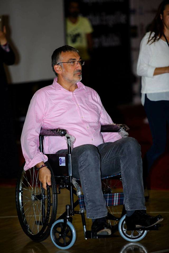 ÜNLÜLER TEKERLEKLİ SANDALYE İÇİN BİRARADA!..