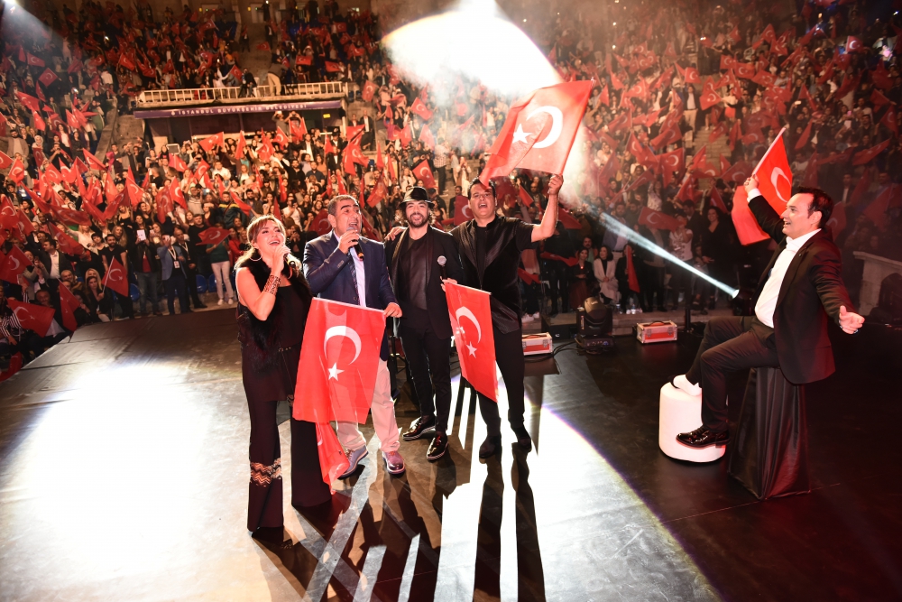 Hakan Peker… KONSERİNDE “ÜNLÜ” REKORU! 11