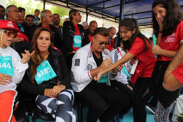 ÜNLÜLERDEN DARICA MARATONUNA DESTEK! 10