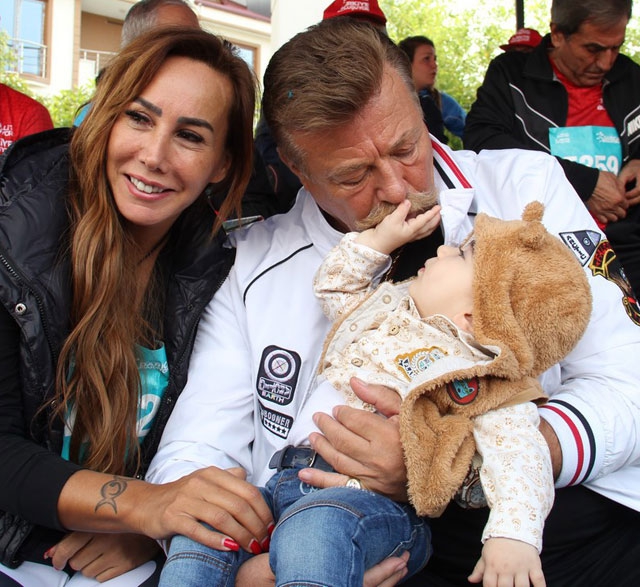 ÜNLÜLERDEN DARICA MARATONUNA DESTEK! 11