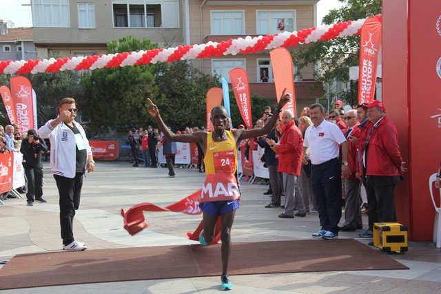 ÜNLÜLERDEN DARICA MARATONUNA DESTEK!