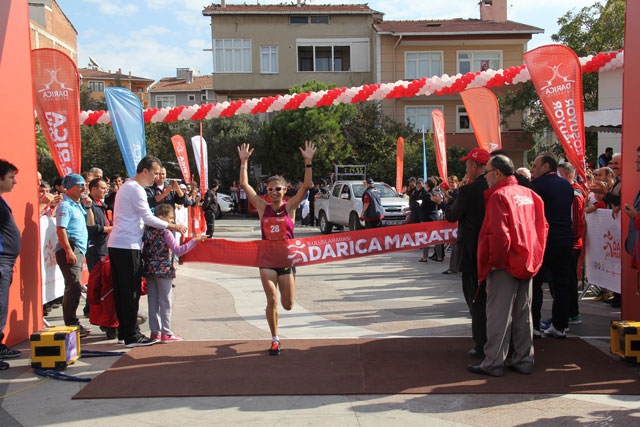 ÜNLÜLERDEN DARICA MARATONUNA DESTEK!