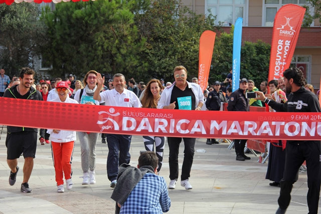 ÜNLÜLERDEN DARICA MARATONUNA DESTEK!