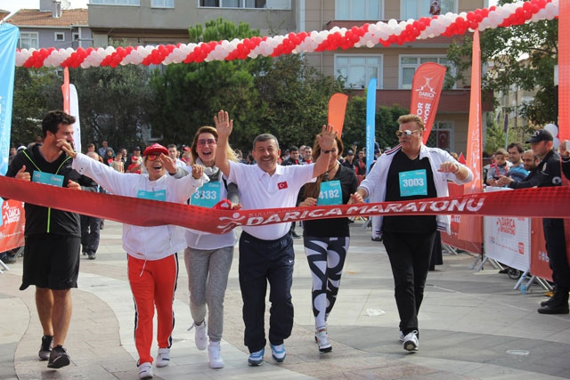 ÜNLÜLERDEN DARICA MARATONUNA DESTEK! 7