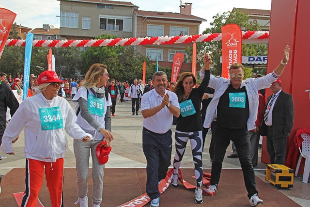 ÜNLÜLERDEN DARICA MARATONUNA DESTEK! 8