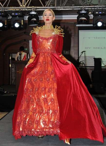 ANTALYA'DA MANKENLER ÇOCUKLAR İÇİN YÜRÜDÜ! 8