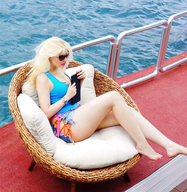 Adnan Oktar'ın kediciği Gülşah Güçyetmez… SOSYAL MEDYANIN YILDIZI 112