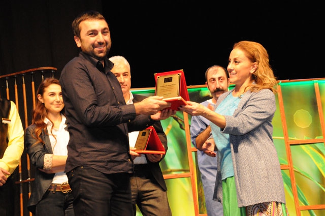 ÇİĞDEM TUNÇ TİYATROSU'NUN İLK GALASI YAPILDI! 25