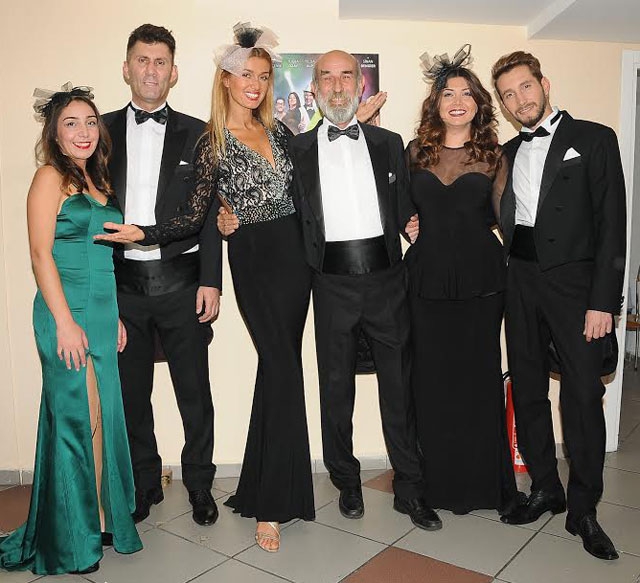 '6 Üstü Komedi'... BİN BİR SURAT TUĞBA ÖZAY! 10