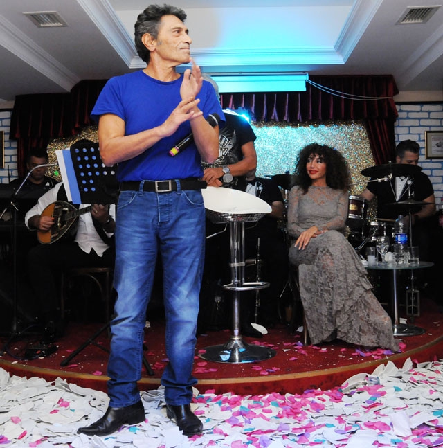 Fedon... İLK GALASINDA SANATÇI DOSTLARI YALNIZ BIRAKMADI!
