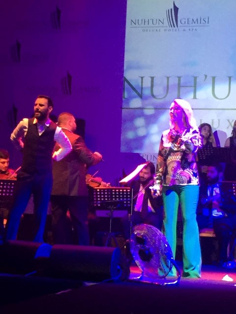 Alişan-Asena… KIBRIS'TA SEDA SAYAN'I AĞIRLADILAR! 11