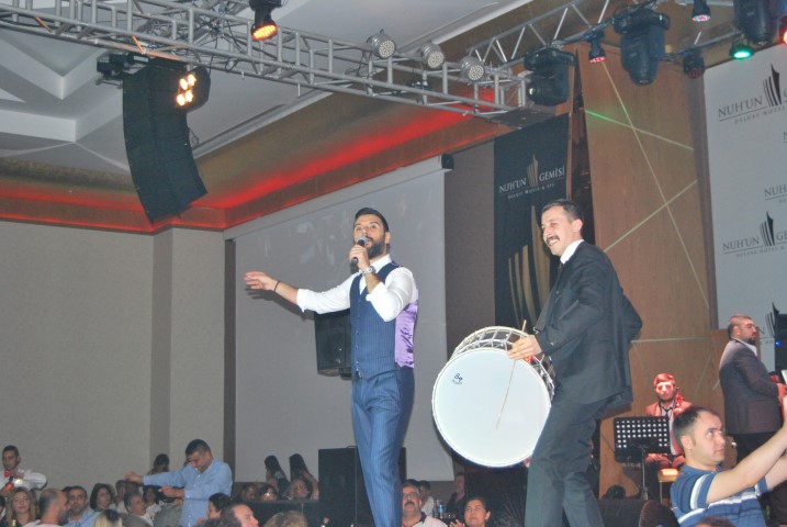 Alişan-Asena… KIBRIS'TA SEDA SAYAN'I AĞIRLADILAR! 13