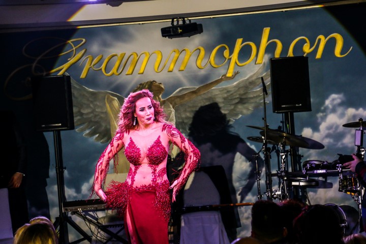 Bülent Ersoy-Asena-Semiha Yankı ...MUHTEŞEM  AVRUPA SEFERİ! 12