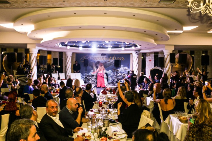 Bülent Ersoy-Asena-Semiha Yankı ...MUHTEŞEM  AVRUPA SEFERİ! 9