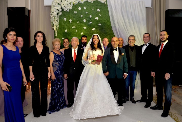 Işın Karaca... 3. KEZ DÜNYAEVİNDE...