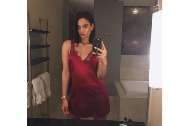 Victoria's Secret modeli Shanina Shaik... SEKSİ POZU İLE"SEVGİLİLER GÜNÜ