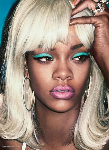 Rihanna... YİNE SIRADIŞI POZLAR! 2