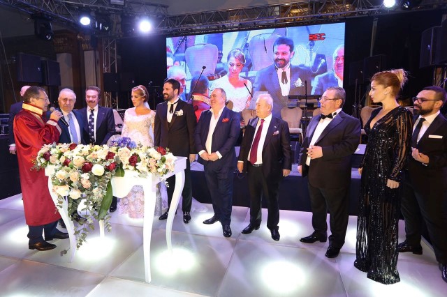 İsmail Özkan... DÜĞÜNE ÜNLÜLER AKIN ETTİ...