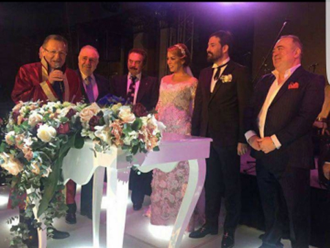 İsmail Özkan... DÜĞÜNE ÜNLÜLER AKIN ETTİ...