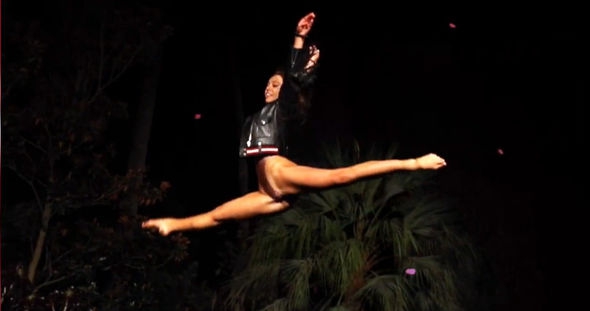 Alexis Ren...''POZLARI OF DEDİTTİRİYOR! 26