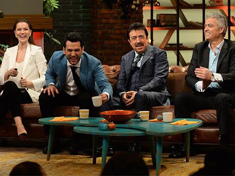 ''BEYAZ SHOW'DA YER YERİNDEN OYNADI!'' 10