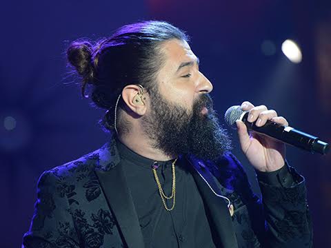 ''BEYAZ SHOW'DA YER YERİNDEN OYNADI!'' 24