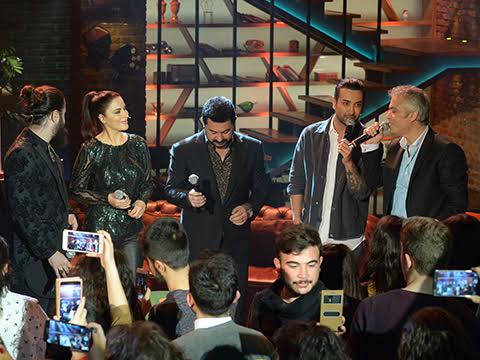 ''BEYAZ SHOW'DA YER YERİNDEN OYNADI!'' 27