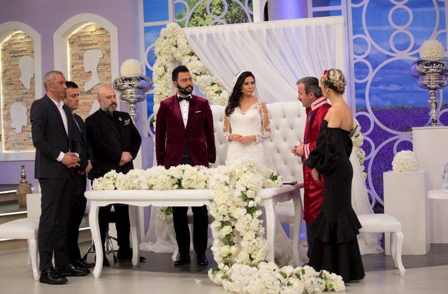 Esra Erol'da... EFSANE DAMAT CANER NİKAH MASASINDA! 13