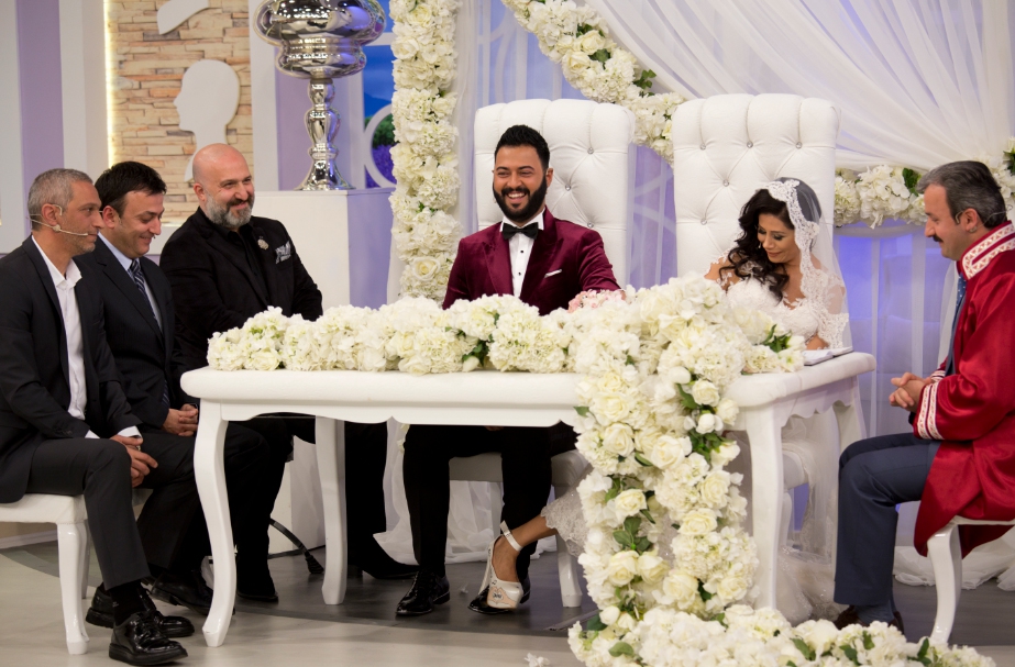 Esra Erol'da... EFSANE DAMAT CANER NİKAH MASASINDA! 20