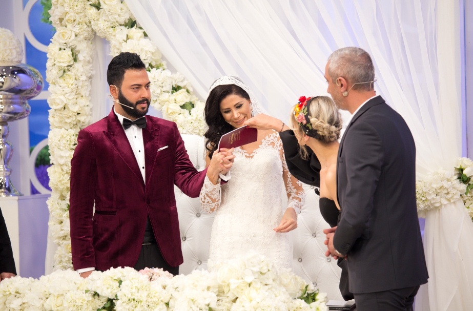 Esra Erol'da... EFSANE DAMAT CANER EVLENDİ! 14