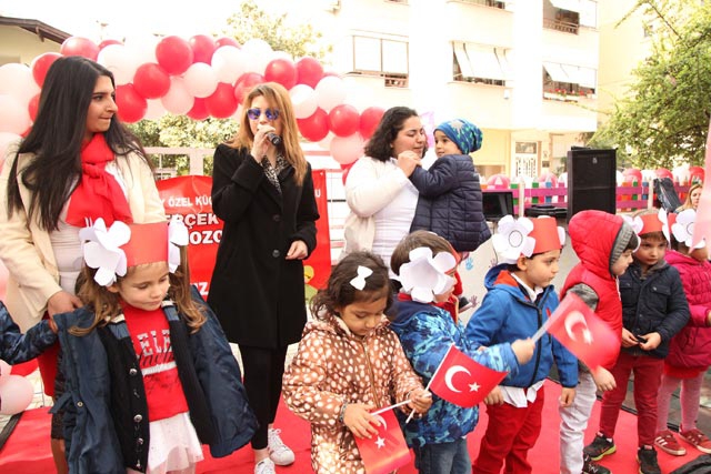 Özgün.. 23 NİSANI'I ÇOCUKLARLA KUTLADI...