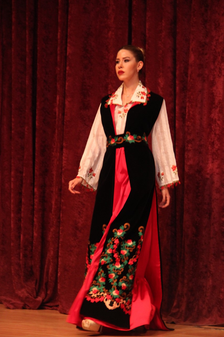 Müesser Kurt... DEFİLESİNDE BALKAN RÜZGARI  ESTİ!..