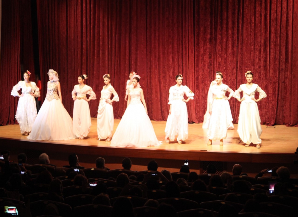 Müesser Kurt... DEFİLESİNDE BALKAN RÜZGARI  ESTİ!.. 8