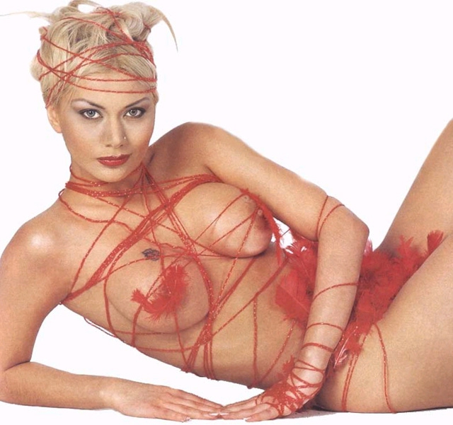 Duygu Öcal... PODYUMLARDAN PLAYBOY'A..!