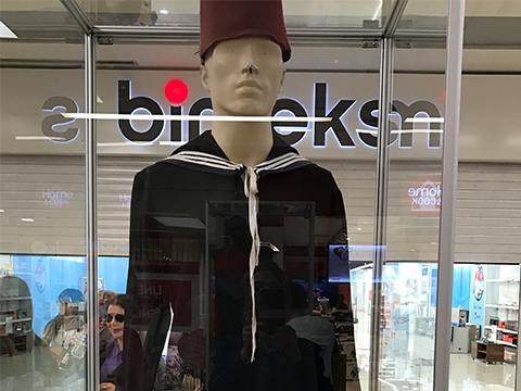 Gül ve Ezo Sunal...''KEMAL SUNAL SERGİSİNİN AÇILIŞINI YAPTI!''