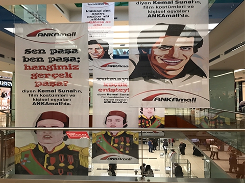 Gül ve Ezo Sunal...''KEMAL SUNAL SERGİSİNİN AÇILIŞINI YAPTI!''