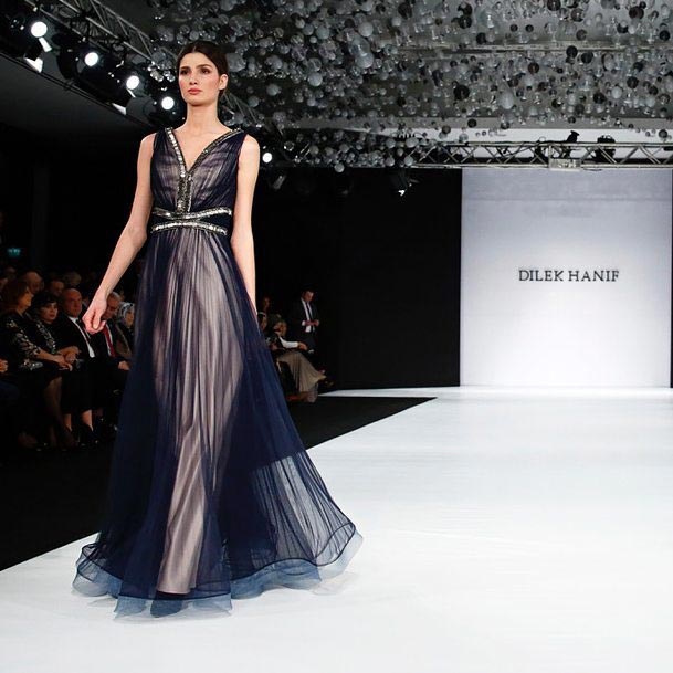 ADRİANA LİMA'NIN ELİNDEN TUTTUĞU TÜRK MODEL KİM? 13