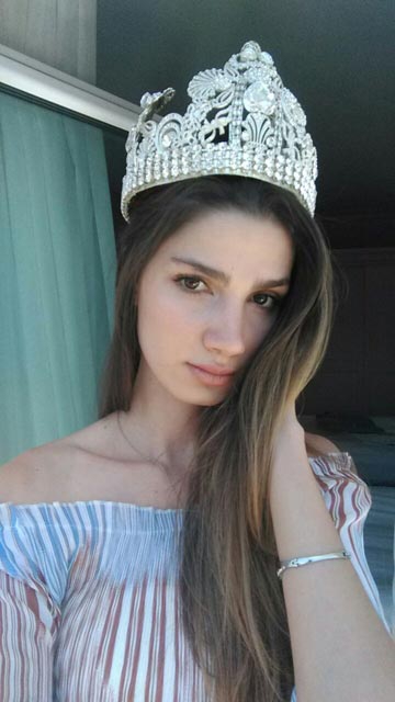 ADRİANA LİMA'NIN ELİNDEN TUTTUĞU TÜRK MODEL KİM?