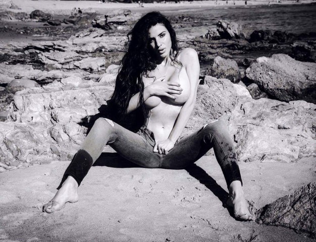 Elif Çelik… THE SUN’A KONU, GÜNEY AFRİKA PLAYBOY'A KAPAK OLDU 44