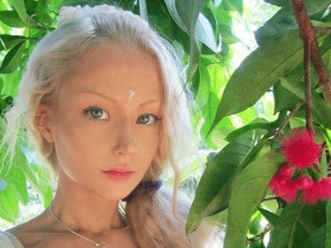 Valeria Lukyanova...ÇALIŞMAK MI O NE! 4