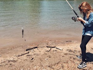 AMERİKA'DA BALIK TUTARAK STRES ATTI!