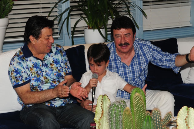 6 YAŞINDAKİ MÜZİSYENİN DOĞUM GÜNÜNE ÜNLÜ YAĞDI! 12