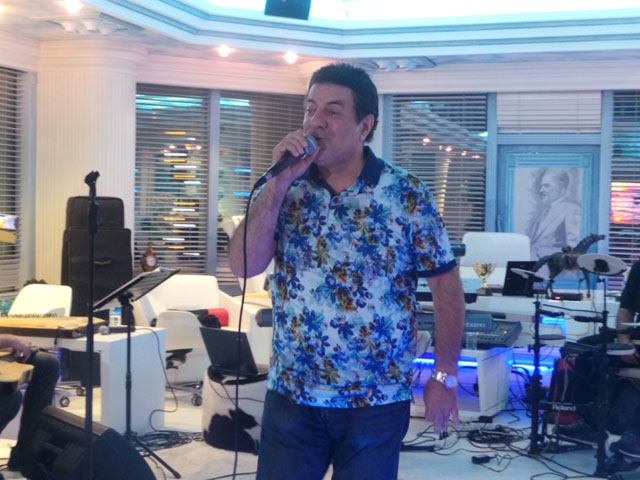 6 YAŞINDAKİ MÜZİSYENİN DOĞUM GÜNÜNE ÜNLÜ YAĞDI! 24